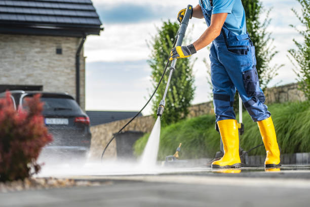 Professional Pressure Washing Services in Clinton, IA